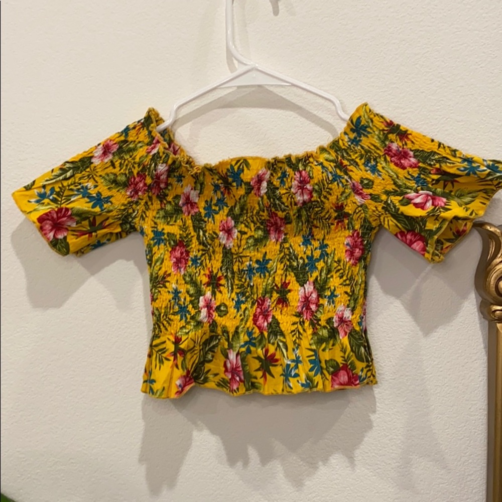 Scrunch floral crop top